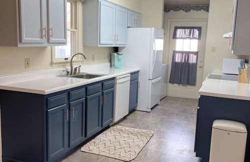 Stevensville House | New! Stylish downtown home w/awesome outdoor area!