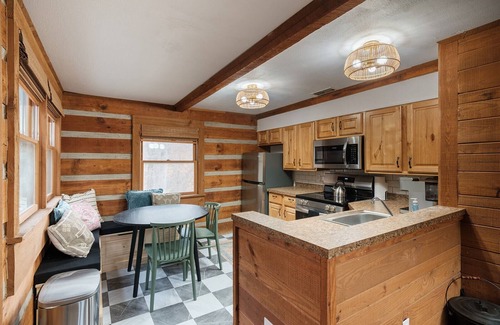 Bryson City Cabin | NEW Stylish Log Cabin w/Hot Tub, Views, Firepit in the Nantahala Forest!