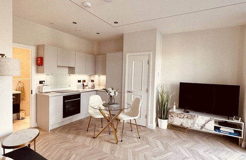 Christchurch Apartment | New, Stylish, Modern Apartment - Close to the beach and Christchurch town centre