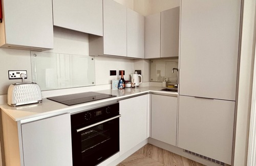 Christchurch Apartment | New, Stylish, Modern Apartment - Close to the beach and Christchurch town centre