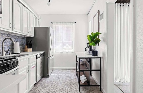 West Colfax Apartment | New Stylish Sanctuary | King Beds | Sloan’s Lake