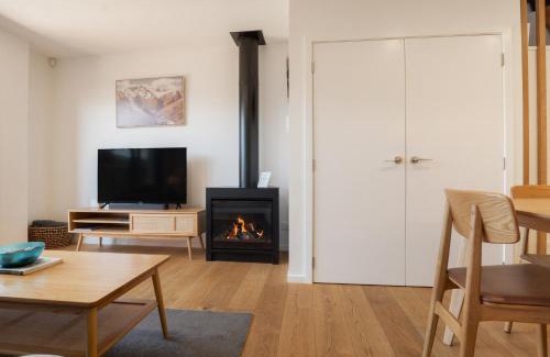 Albert Town House | New & Stylish Townhouse - Explore Wanaka, Ski Cardrona