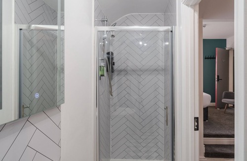 Derby Apartment | New Stylish Twin Room I Deluxe Studio App