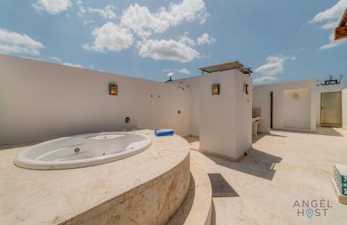 Zazil-ha House | NEW Sunlit Stay Private Roof Terrace BBQ SpaTub