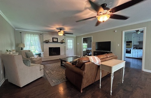 Columbia House | New Sunnyside Neighborhood Monthly Rental!
