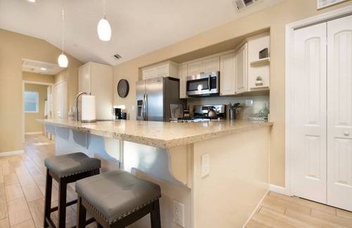 Folsom House | New Sunset Loft Guest House-Old Folsom-Kind Bed