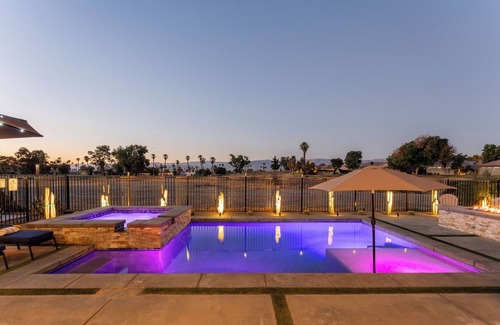 Indio House | NEW~Sunset Palms~A/C Gameroom~Pool&Spa~EV charger