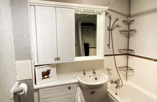 Falkirk Apartment | NEW Super 2 Bedroom Flat in Falkirk