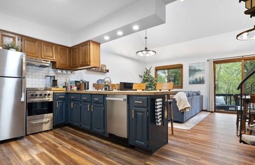 Vernon House | New, Super-Cozy, Slope-Side, Family & Pet Friendly Townhome on Mountain Creek