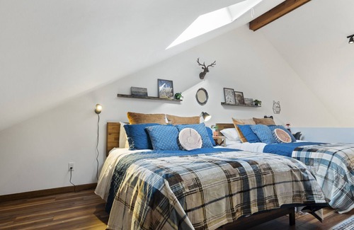 Vernon House | New, Super-Cozy, Slope-Side, Family & Pet Friendly Townhome on Mountain Creek