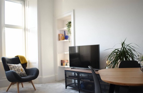 Gifford Apartment | NEW Superb 2BD Flat in Holyrood Edinburgh