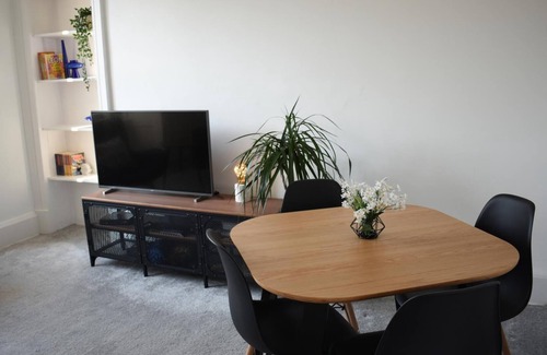 Gifford Apartment | NEW Superb 2BD Flat in Holyrood Edinburgh