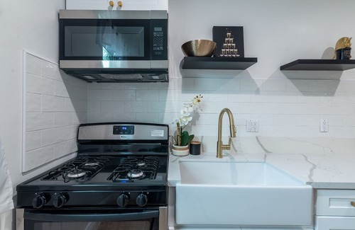 Harbor House | New Swanky 1 bedroom house, near beaches, Disney Land