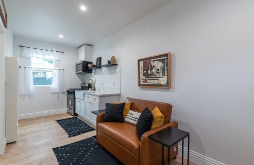 Harbor House | New Swanky 1 bedroom house, near beaches, Disney Land