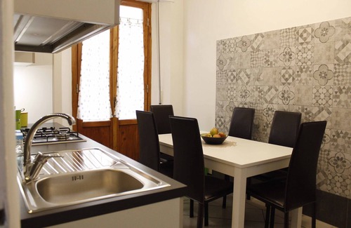 Santa Maria Novella Apartment | NEW SWEET FLORENCE (8pax 2bth)