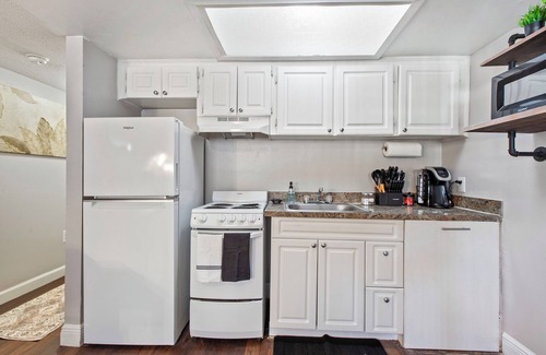 North Tampa Apartment | NEW Tampa Getaway/Fireplace/Pool/Gym/Cozy Stay