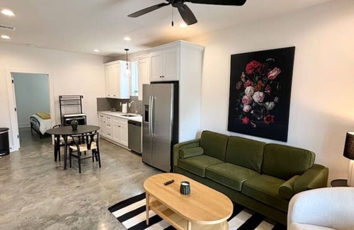 Lafayette House | NEW-Teche House-KING Bed-Cajun Getaway-Fast Wi-Fi