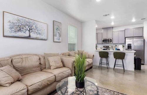 Temple House | NEW-Temple 6BD, 8PPL, Near PowerPlant, VA Hospital, & BS&W. Free Parking+Wi-Fi