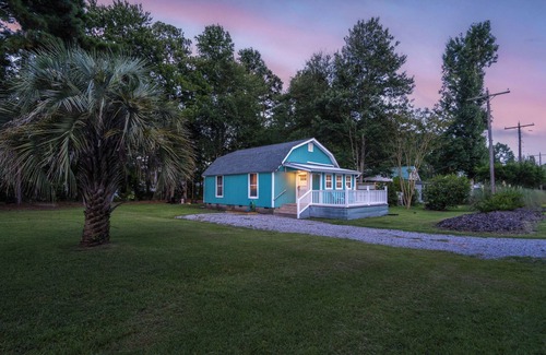Supply House | NEW-The Beach Haus- Luxe Cottage, professionally designed w/WiFi, linens incl.
