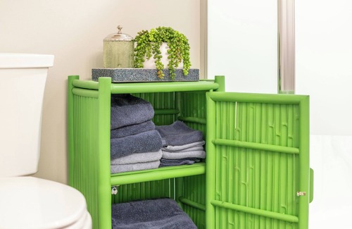 Supply House | NEW-The Beach Haus- Luxe Cottage, professionally designed w/WiFi, linens incl.