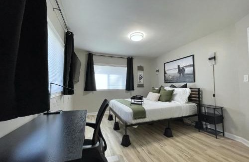 College Park Apartment | *NEW* The Cozy Haven, 5 minutes to ATL airport