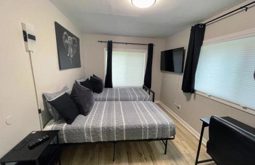 College Park Apartment | *NEW* The Cozy Haven, 5 minutes to ATL airport