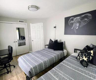 College Park Apartment | *NEW* The Cozy Haven, 5 minutes to ATL airport