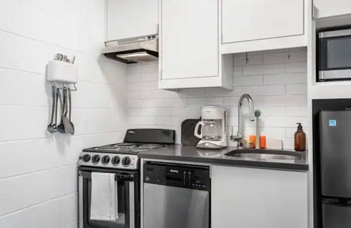 Virginia Highland Apartment | NEW The Franni - Workspace/Private Balcony