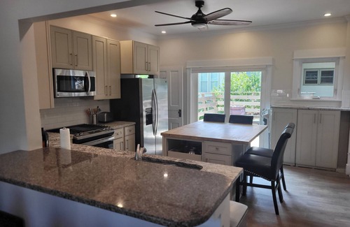 Elberta House | New! The Glarum House - Gorgeous Dog-Friendly Historic Home in Great Location with Central A/C!
