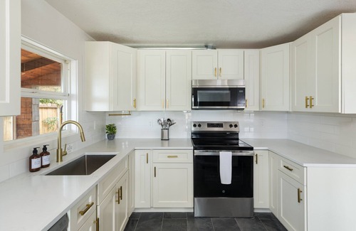Bremerton House | NEW! The Lookout Landing 4-Bedroom Home