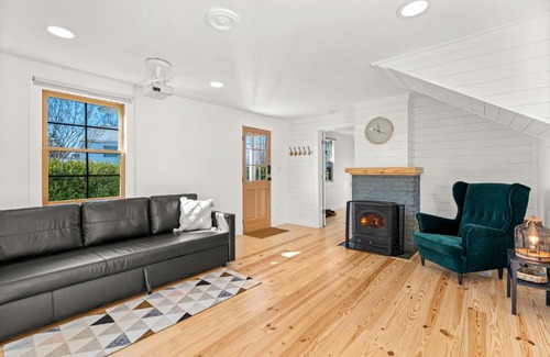 Marshall House | *NEW! The Rectory, King Bed, Home Theater, Deck, BBQ, Fire Pit