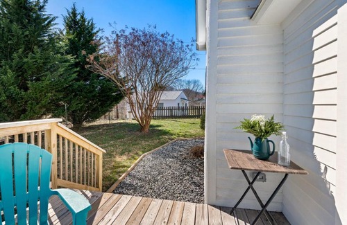 Marshall House | *NEW! The Rectory, King Bed, Home Theater, Deck, BBQ, Fire Pit