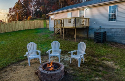 Summerlee House | New!Thuja Hideaway next to NewRiverGorge. Amazing star gazing. Pet friendly!