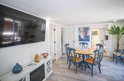 Newport East House | New to market BEACH HOUSE! Walk to beach, cliff walk, restaurants and more!
