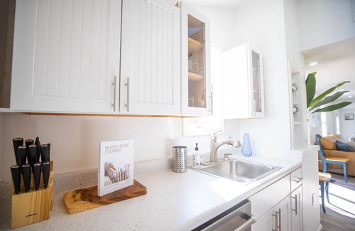 Newport East House | New to market BEACH HOUSE! Walk to beach, cliff walk, restaurants and more!