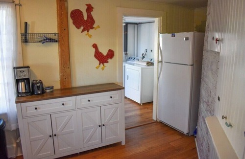 West Harwich House | New to our 2025 Inventory! Adorable home, just .5 miles to Beach, sleeping 6