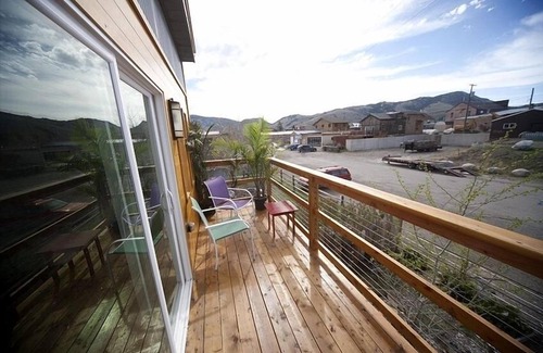 Gardiner House | New to the Gardiner Market, 1 Block from Park Entrance