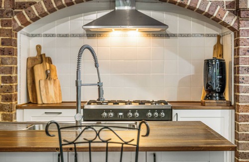 Crescent Head House | New to the holiday market charming and cozy 4 bedroom Log Home.