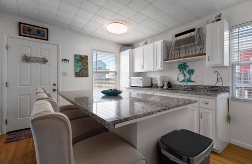 Galveston House | New to the Market Beach House - Sleeps 6 - Pet Friendly