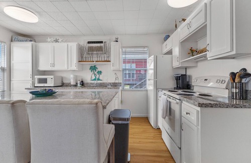 Galveston House | New to the Market Beach House - Sleeps 6 - Pet Friendly