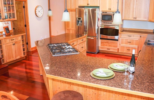 Prudenville House | NEW TO VRBO Beautiful beachfront 5-bedroom 3 1/2 bathroom home with WIFI and AC.