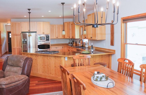 Prudenville House | NEW TO VRBO Beautiful beachfront 5-bedroom 3 1/2 bathroom home with WIFI and AC.