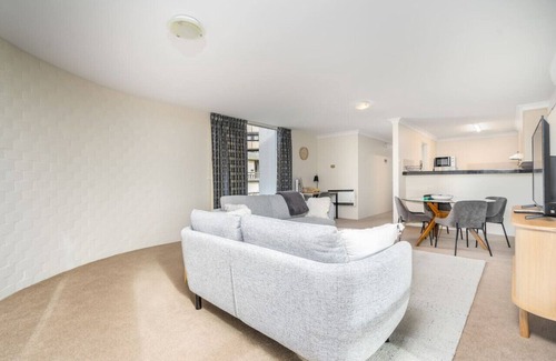 Kingston Apartment | New to VRBO: Howitt Place Apt minutes to Parliamentary Triangle