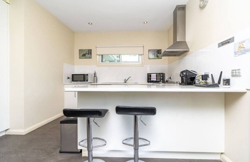 Griffith House | New to VRBO: Serene 2BR House near the heart of Kingston