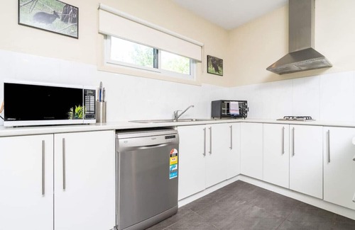 Griffith House | New to VRBO: Serene 2BR House near the heart of Kingston