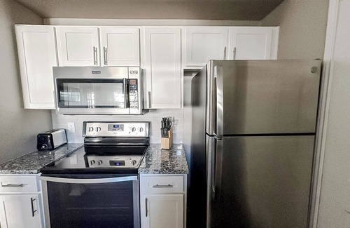South Side Apartment | New to Vrbo Sleepover Beautiful 1BD/1BA + Gym - Corpus Christi