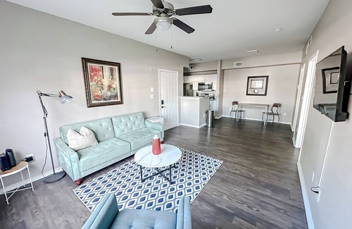 South Side Apartment | New to Vrbo Sleepover Cozy 1BD/1BA + Gym - Corpus Christi