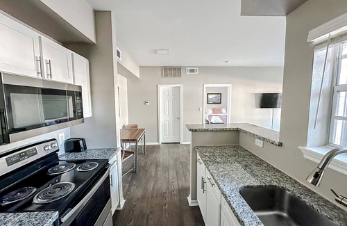 South Side Apartment | New to Vrbo Sleepover Cozy 1BD/1BA + Gym - Corpus Christi