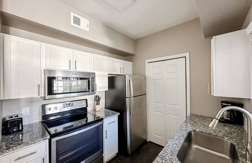 South Side Apartment | New to Vrbo Sleepover Dashing 1BD/1BA + Gym - Corpus Christi