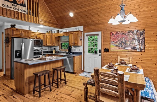 Blairsville Cabin | New To Vrbo! The Cabin Kingdom | Hot tub | Zero Gravity Massage Chair | Fire Pit